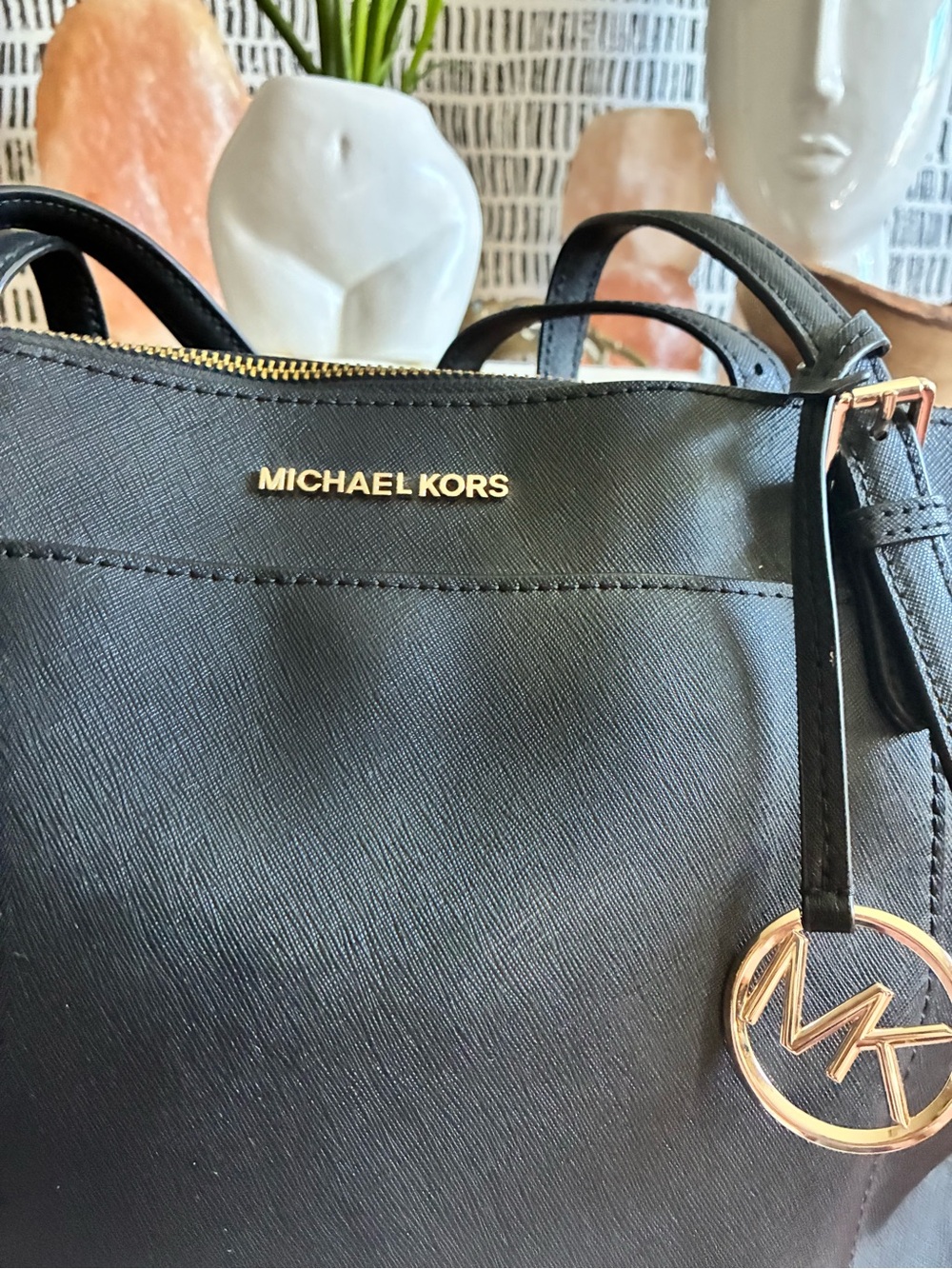 Michael Kors Black Voyager Tote Bag with Gold Logo Charm, excellent condition - Picture 2 of 11